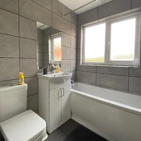 Modern 2 Bed Apartment & Free Parking Canterbury Exterior photo