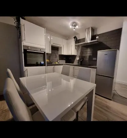 Modern 2 Bed Apartment & Free Parking Canterbury Exterior photo