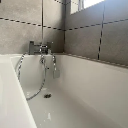 Modern 2 Bed Apartment & Free Parking Canterbury Exterior photo