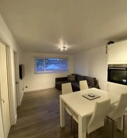 Modern 2 Bed Apartment & Free Parking Canterbury Exterior photo