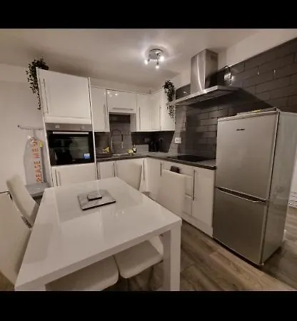 Modern 2 Bed Apartment & Free Parking Canterbury Exterior photo