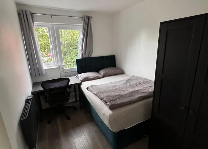 Modern 2 Bed Apartment & Free Parking