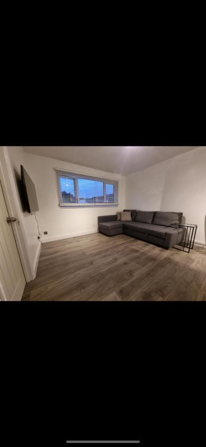 Modern 2 Bed & Free Parking *