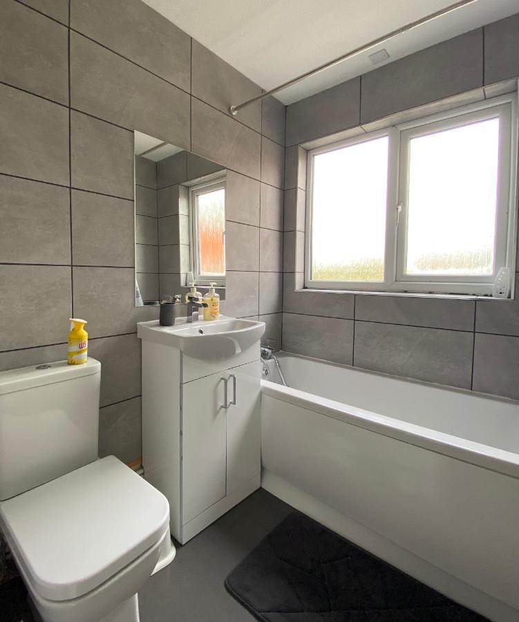Modern 2 Bed & Free Parking * Canterbury