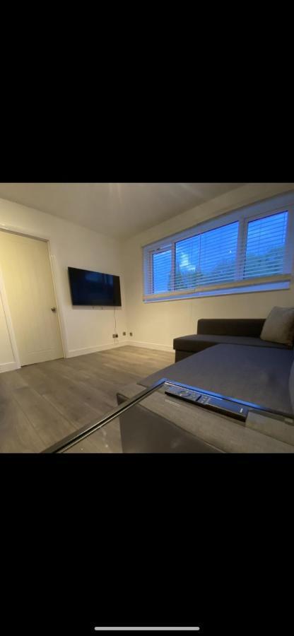 Modern 2 Bed & Free Parking Apartment Canterbury