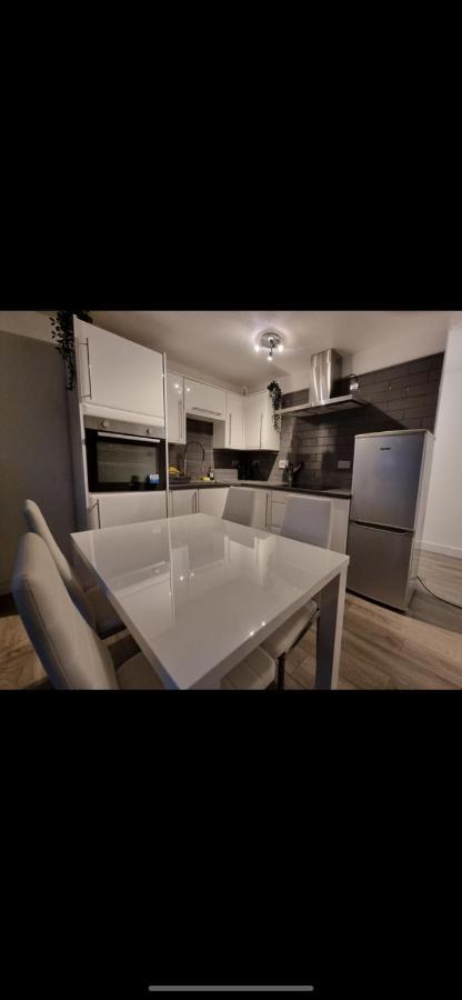 Modern 2 Bed & Free Parking * Canterbury