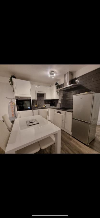 Modern 2 Bed & Free Parking Apartment Canterbury
