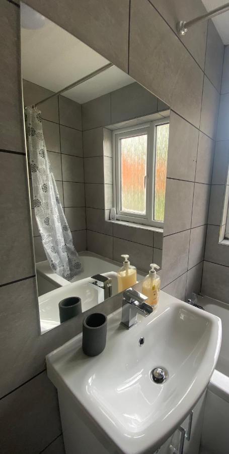 Apartment Modern 2 Bed & Free Parking *